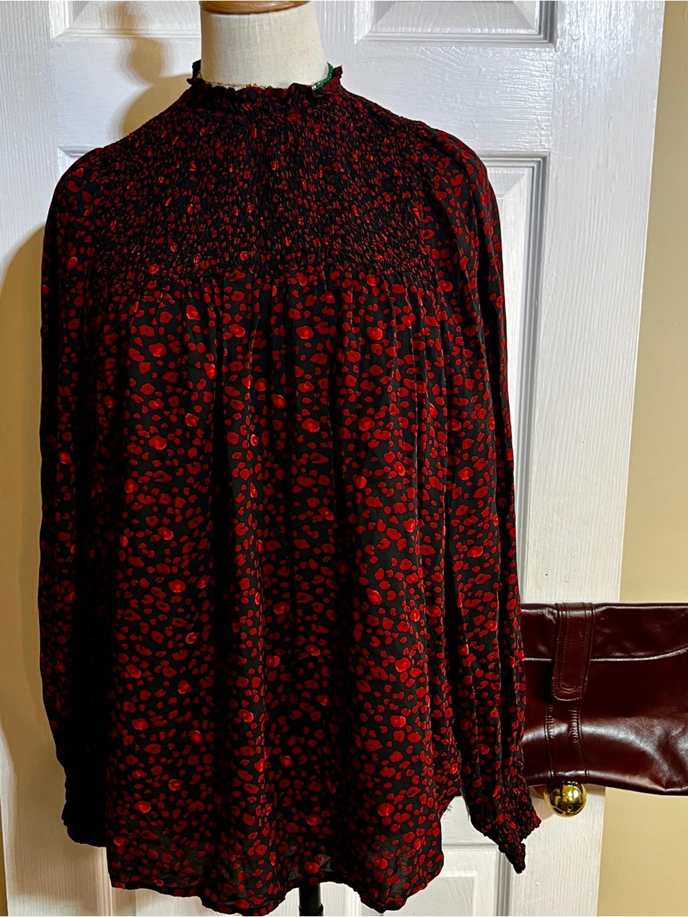 Twelve O Two Wms Red Black Print Smocked
Pleated Balloon Sleeve Peasant Top M - Picture 6 of 13